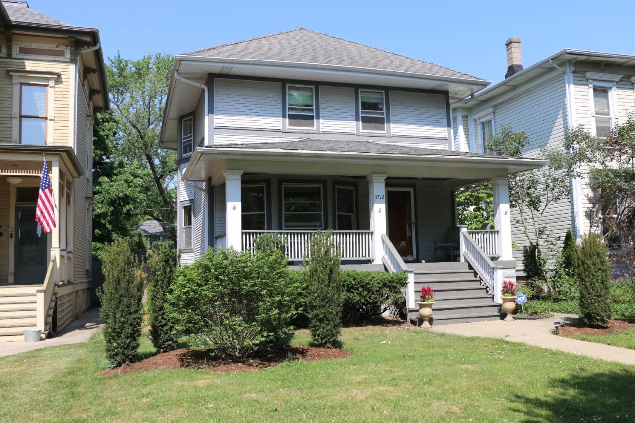 Historic Home With Outdoor Hot Tub Near Downtown In Public Transportation  Hub Чикаго, США — бронируйте Дома отдыха, цены в 2024 году